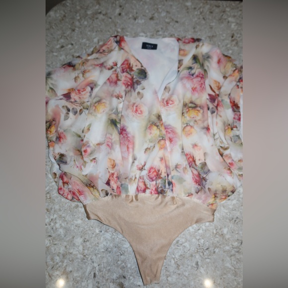 Vici Summer Affair floral bodysuit - Picture 7 of 7